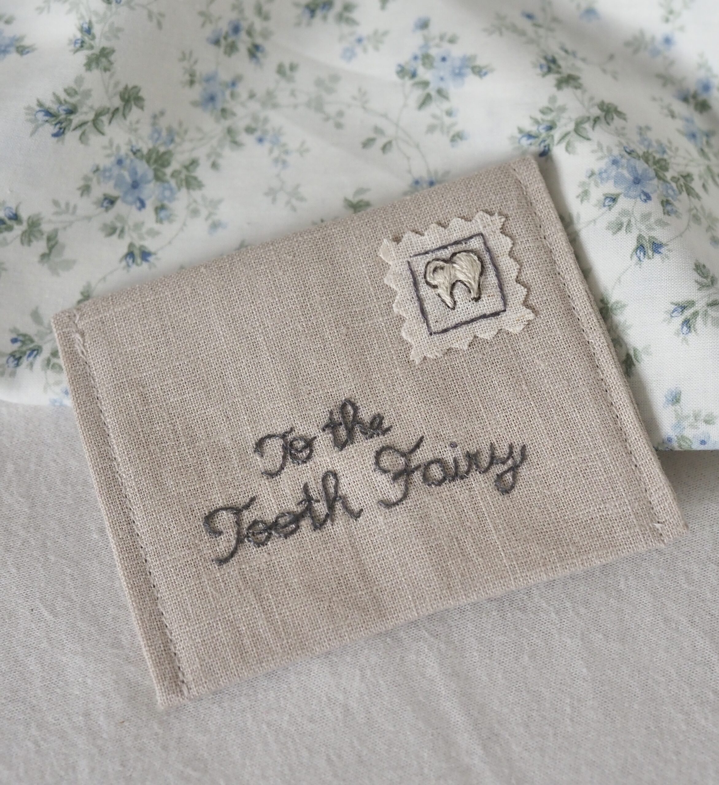 Besticktes Stoffkuvert "tooth fairy"
